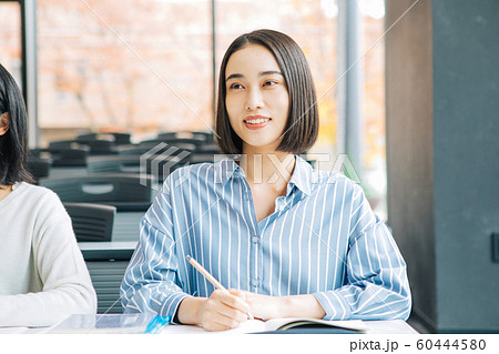 大学生　　撮影協力「近畿大学」　  60444580