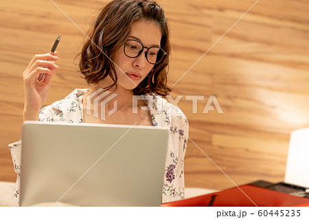 寝室、ベッドルーム 60445235