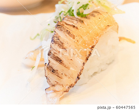 握りずし「炙りエンガワ」の写真素材 [60447565] - PIXTA