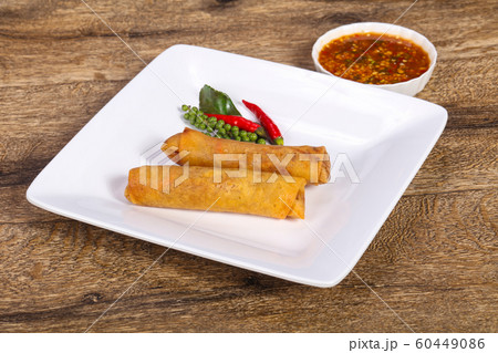 Deep fried spring roll with prawn 60449086