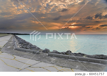 下地島空港17Endの夕景 下地島空港17Endの夕景 60451757