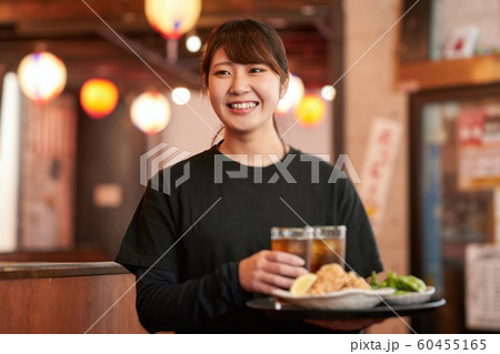居酒屋で働く女性の求人イメージ 60455165