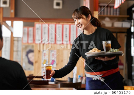居酒屋で働く女性の求人イメージ 60455176
