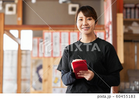 居酒屋で働く女性の求人イメージ 居酒屋で働く女性の求人イメージ 60455183