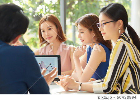 女性　ビジネス 60458994