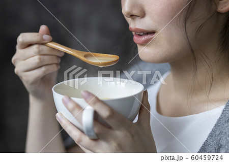 女性　ライフスタイル　食事 60459724