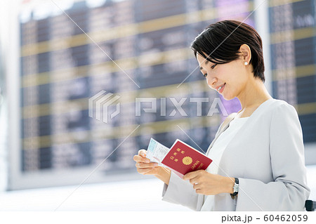 空港 旅行 一人旅 海外旅行 留学 パスポート 空港 旅行 一人旅 海外旅行 留学 パスポート 60462059