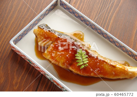 ブリの照り焼き ぶりの照り焼き 魚料理 家庭料理 ブリの照り焼き ぶりの照り焼き 魚料理 家庭料理 60465772