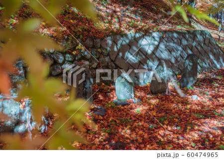 もみじ湖:石碑・石塔:秋 上伊那郡箕輪町 もみじ湖:石碑・石塔:秋 上伊那郡箕輪町 60474965