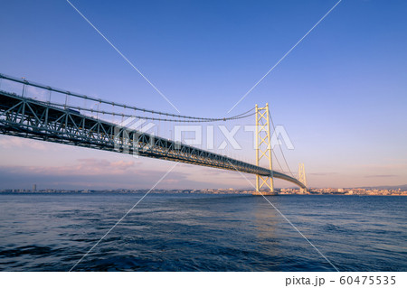 淡路島から見た明石海峡大橋 60475535