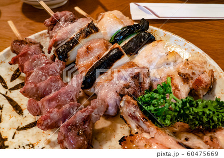 焼き鳥盛合せ 斜め前方から接写 宮川本店 東京 八重洲 皿 横 焼き鳥盛合せ 斜め前方から接写 宮川本店 東京 八重洲 皿 横 60475669