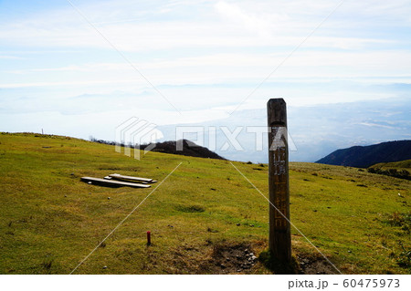 比良山地　蓬莱山　山頂と琵琶湖 60475973