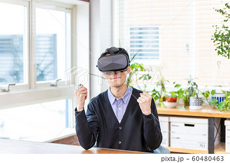 VRゴーグル ゲーム 男性 VRゴーグル ゲーム 男性 60480463