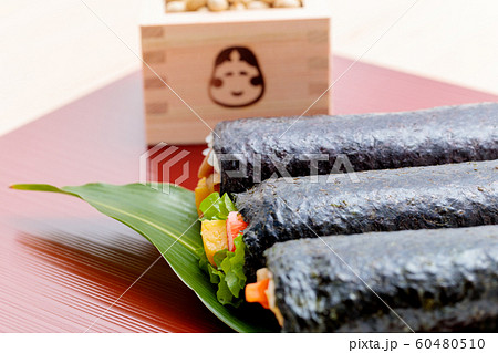 行事: 節分 恵方巻き 巻き寿司 行事: 節分 恵方巻き 巻き寿司 60480510