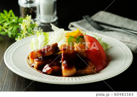 ポークソテー・ポークステーキ・トンテキ 60481563