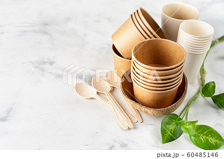 Paper and bamboo cups, bag and wooden cutlery 60485146