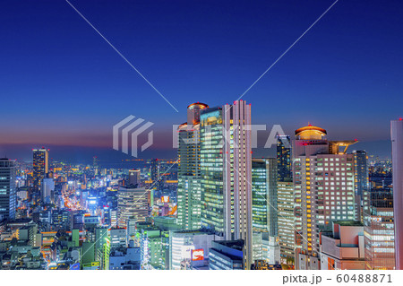 大阪　都市景観　夜景　西梅田方面 60488871