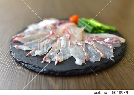鯛の刺身 60489399