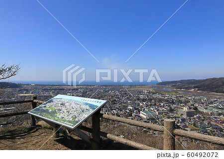 新潟　村上　村上城跡から望む村上市街 60492072