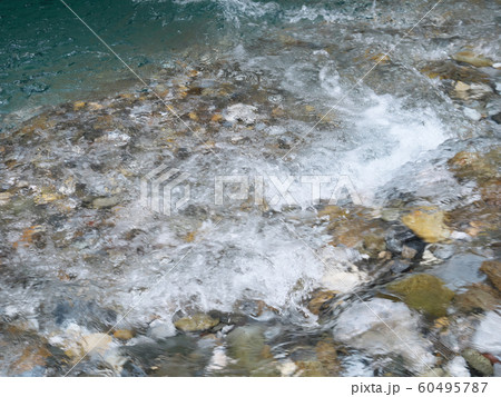水の流れ 神崎川 長良川水系 岐阜県　日本 60495787