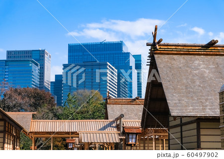 大嘗宮と高層ビル群 60497902