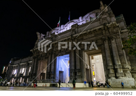 ミラノ中央駅 夜 ミラノ中央駅 夜 60499952