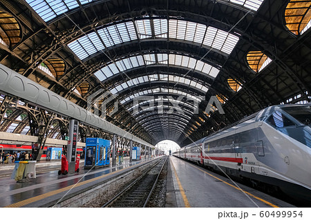 ミラノ中央駅 プラットホーム 60499954