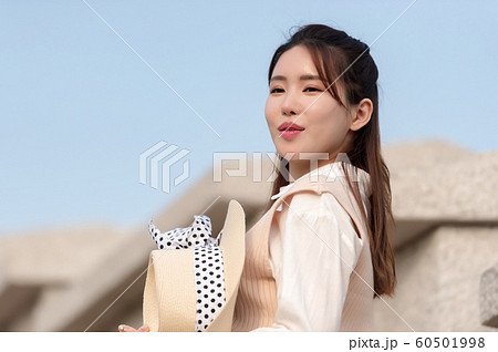 韓国人 若い女性 公園 60501998