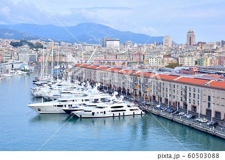 イタリア ジェノバ港 地中海クルーズ客船からの風景 イタリア ジェノバ港 地中海クルーズ客船からの風景 60503088