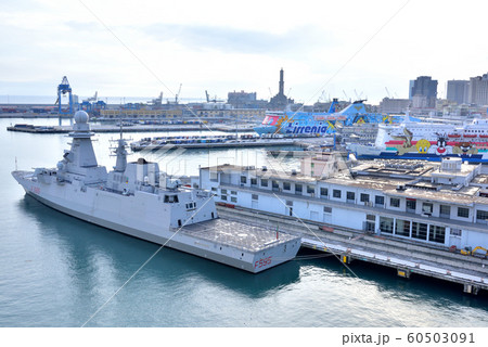 イタリア　ジェノバ港　イタリア海軍イージス艦　地中海クルーズ客船からの風景　　 60503091