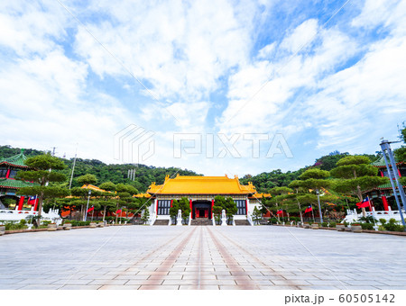 台北　忠烈祠　山門と大殿 60505142