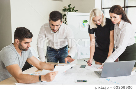 co-operative co-operation by gender Men and women disagreed on teams and are busy with office work co-operative co-operation by gender Men and women disagreed on teams and are busy with office work 60509900