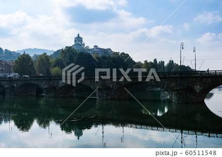 トリノ ポー川 ヴィットーリオ・エマヌエーレ1世橋 トリノ ポー川 ヴィットーリオ・エマヌエーレ1世橋 60511548