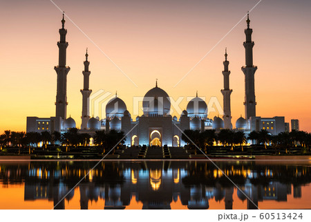 Sheikh Zayed Grand Mosque reflected on the water Sheikh Zayed Grand Mosque reflected on the water 60513424