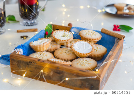 Close up traditional english festive pastry mince 60514555