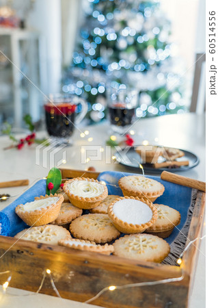 Nice warm cosy composition of traditional english 60514556