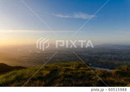 耳納連山から見下ろす筑後平野の日没の写真素材