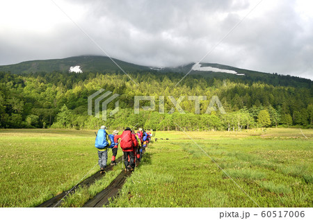 至仏山に向かう登山者 60517006