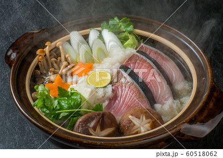 天然寒ぶり鍋　Japanese cuisine Yellowtail and radish pan 60518062