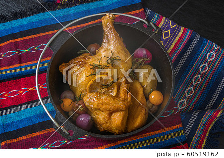 オーブンでローストチキン  delicious whole roast chicken 60519162