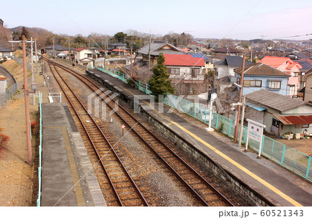 八高線明覚駅の跨線橋から見たホーム(2) 八高線明覚駅の跨線橋から見たホーム(2) 60521343