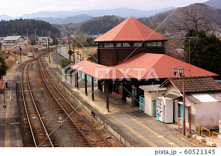 跨線橋から見た八高線明覚駅の駅舎とホーム(5) 跨線橋から見た八高線明覚駅の駅舎とホーム(5) 60521345