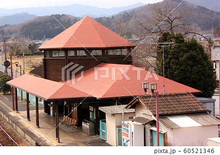 跨線橋から見た八高線明覚駅の駅舎とホーム(6) 跨線橋から見た八高線明覚駅の駅舎とホーム(6) 60521346