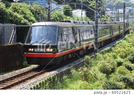 伊東線を走行する 伊豆急行 2100系(黒船電車) 伊東線を走行する 伊豆急行 2100系(黒船電車) 60521625