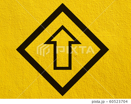 a black arrow points painted on a stucco wall a black arrow points painted on a stucco wall 60523704