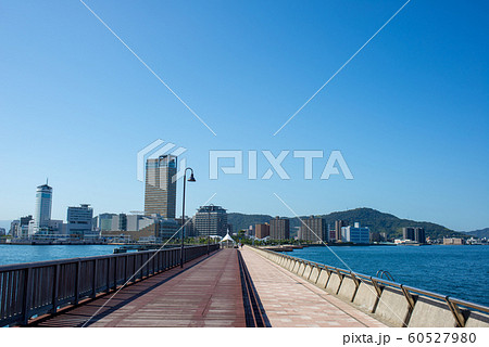 高松港防波堤から見た高松市街 高松港防波堤から見た高松市街 60527980