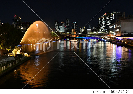 大阪・天満橋、八軒家浜船着場の夜景 60529136