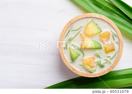 Thai dessert (Lod Chong), rice flour pandan flavor and sliced melon fruit in coconut milk 60531079