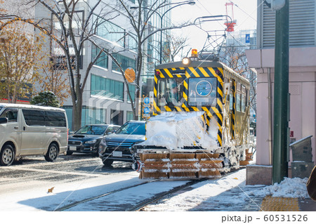 線路に積もった雪を除雪するササラ電車 / 北海道札幌市 60531526