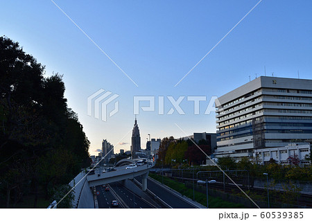 信濃町から代々木方面の風景と首都高 60539385